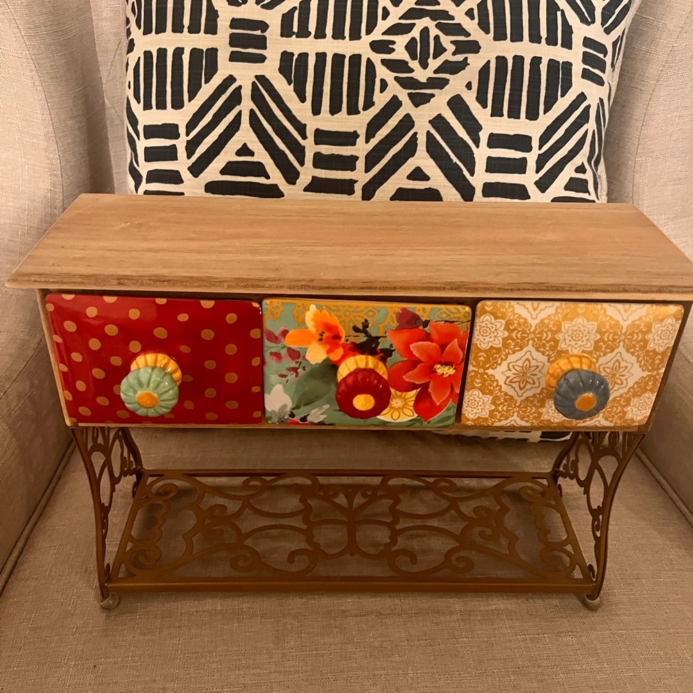 HTF Pioneer Woman Shelf with Mug Holder
